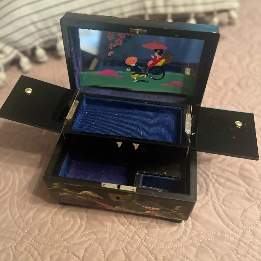 Vintage black lacquer musical jewelry box from Japan